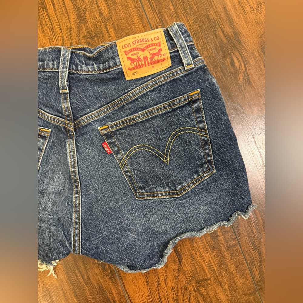 Levi’s Denim Distressed Women Shorts Size 28 - Picture 4 of 6